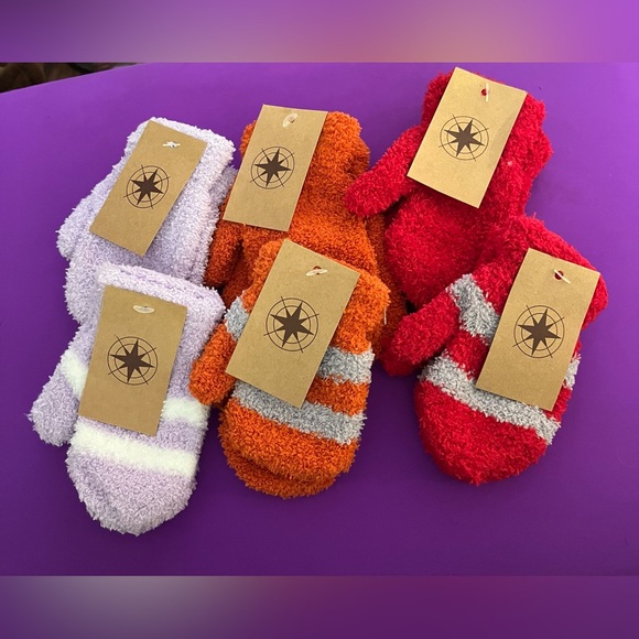 Adorable youth mittens. Red, gray, orange, lavender, white in these 6 pair. NWT. - Picture 3 of 8